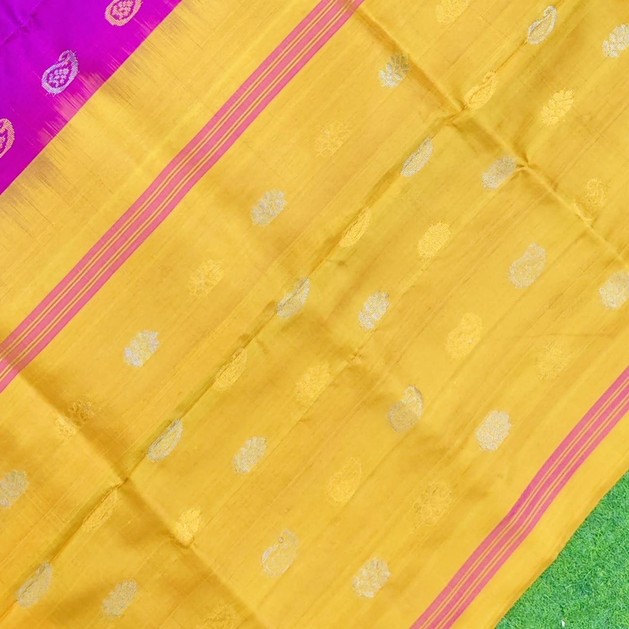 uppada pattu silk saree with bhutas | simple pallu | classic handloom saree | pink purple saree with plain contrast blouse uppada pattu silk saree with bhutas | simple pallu | classic handloom saree | pink purple saree with plain contrast blouse