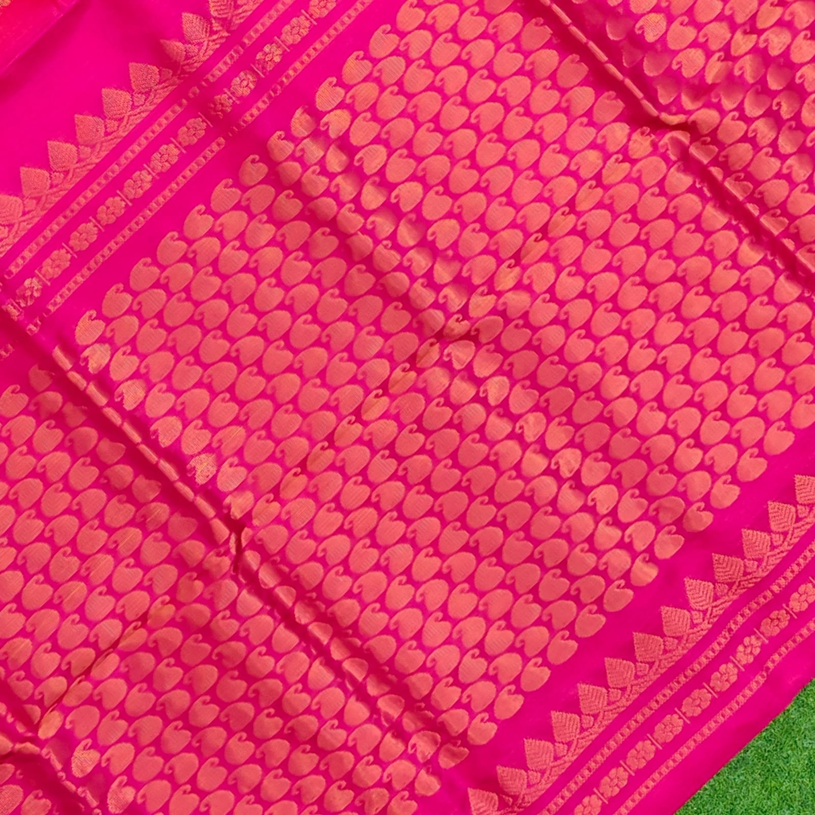 uppada pattu silk saree with skut border & small zari bhutas | rich contrast pallu | elegant handloom saree | green saree with blue blouse uppada pattu silk saree with skut border & small zari bhutas | rich contrast pallu | elegant handloom saree | green saree with blue blouse