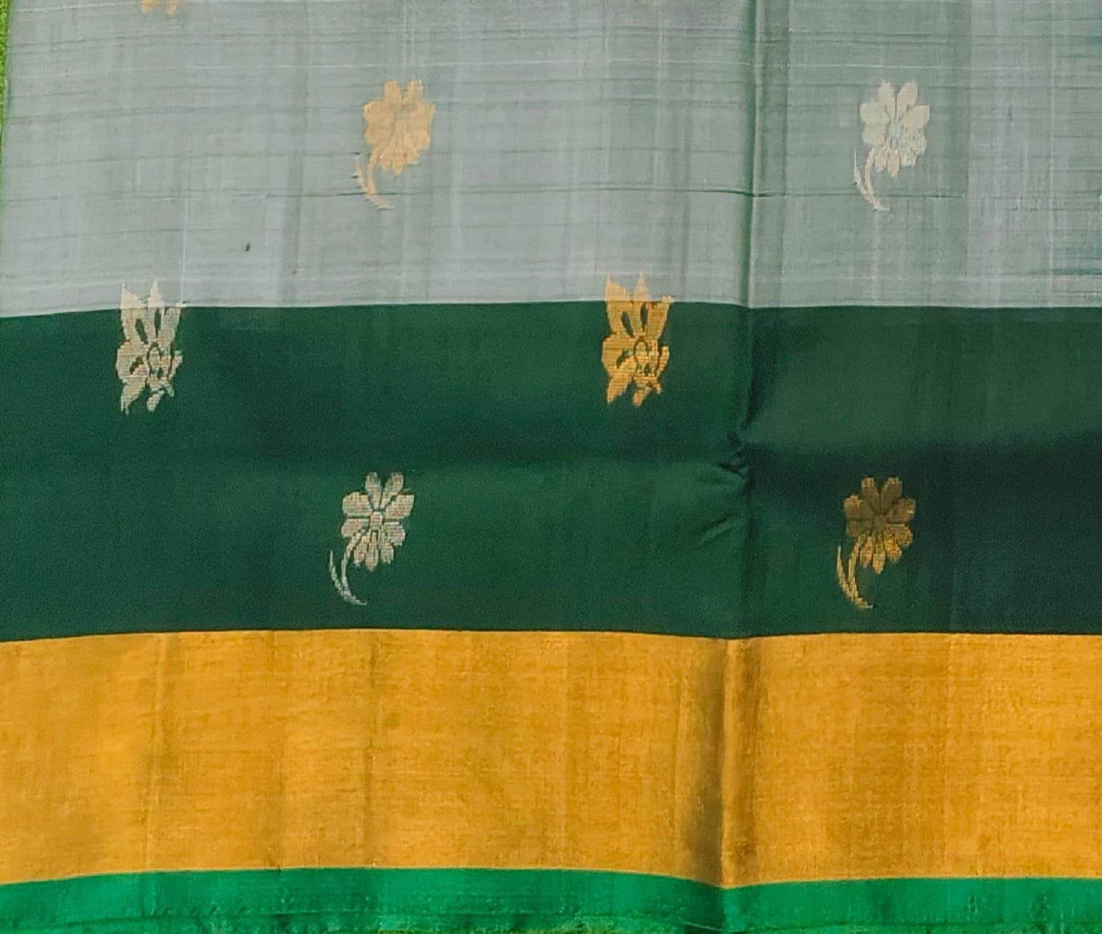 uppada pattu silk saree with all over bhutas | simple pallu | classic handloom saree | pink purple saree with plain contrast blouse uppada pattu silk saree with all over bhutas | simple pallu | classic handloom saree | pink purple saree with plain contrast blouse