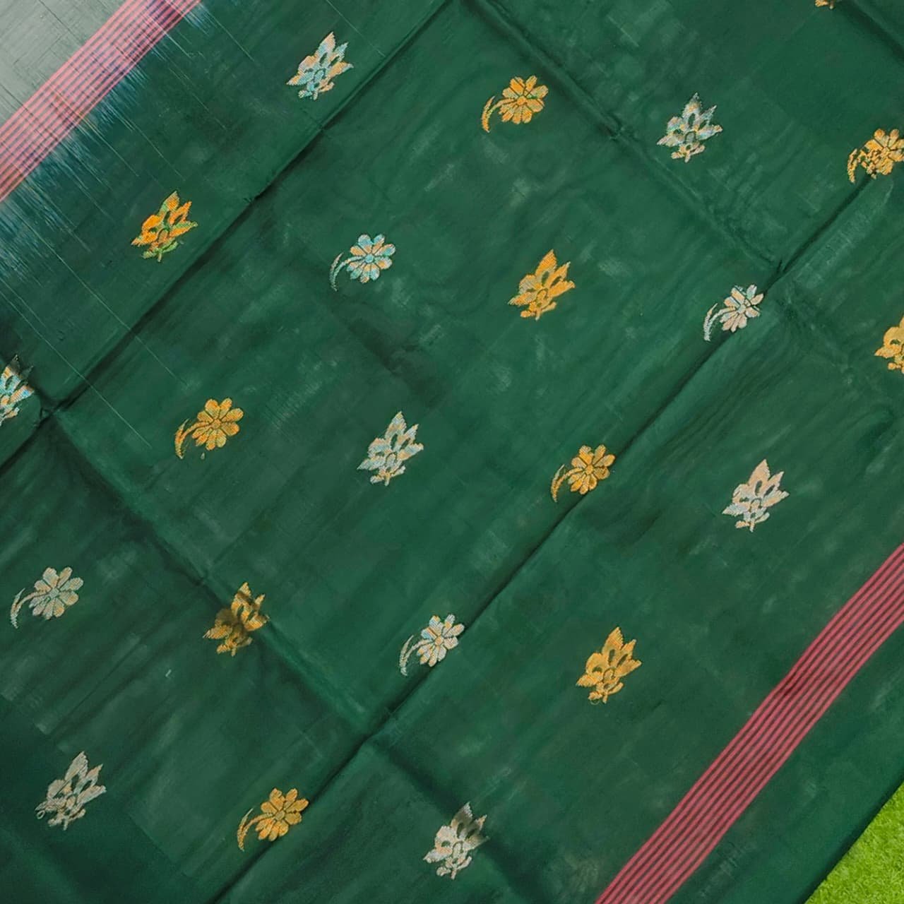 uppada pattu silk saree with all over bhutas | simple pallu | classic handloom saree | pink purple saree with plain contrast blouse uppada pattu silk saree with all over bhutas | simple pallu | classic handloom saree | pink purple saree with plain contrast blouse